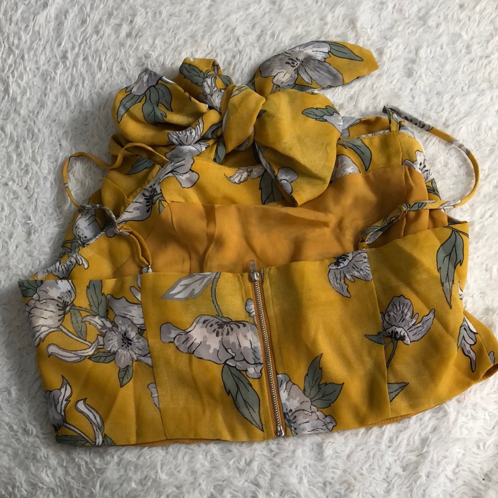 J.O.A yellow crop top. - Picture 3 of 4